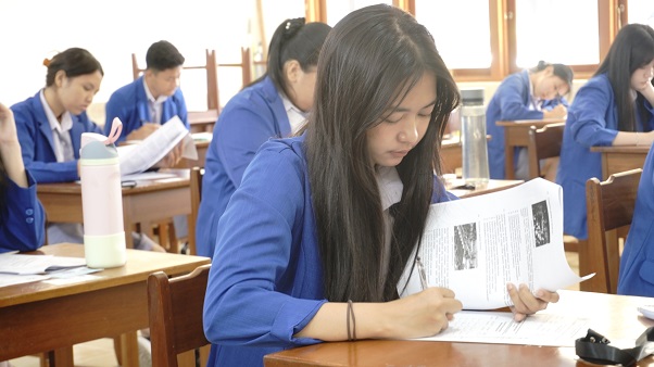 Pelaksanaan Ujian Sekolah Kelas XII SMAK Kesuma Mataram Tahun Ajaran 2025–2026 Berjalan Tertib dan Lancar   #Cakap BerEtika Cerdas Berbhinneka